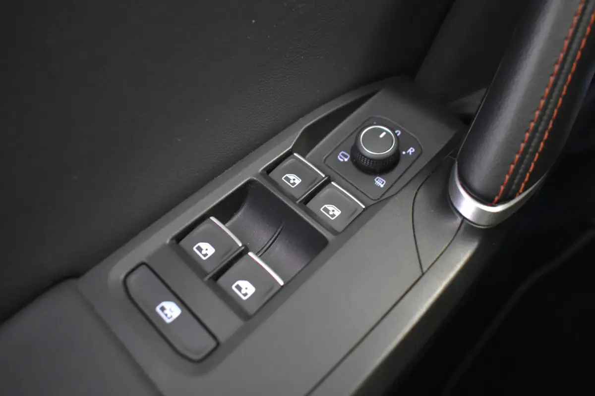 1.4 TSI eHybrid PHEV FR 204PK ELTrekh Dinamica Mem seats 18"