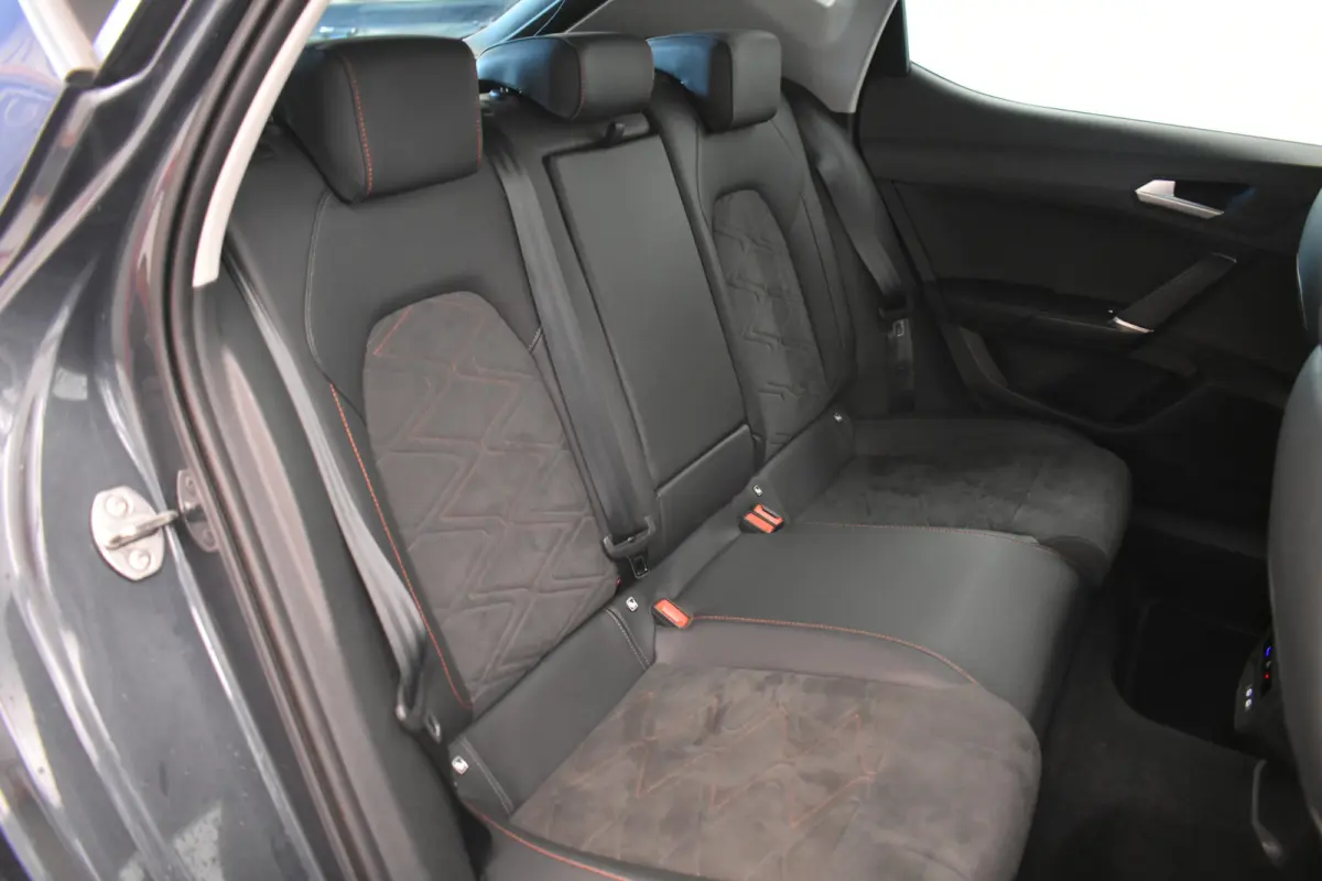 1.4 TSI eHybrid PHEV FR 204PK ELTrekh Dinamica Mem seats 18"