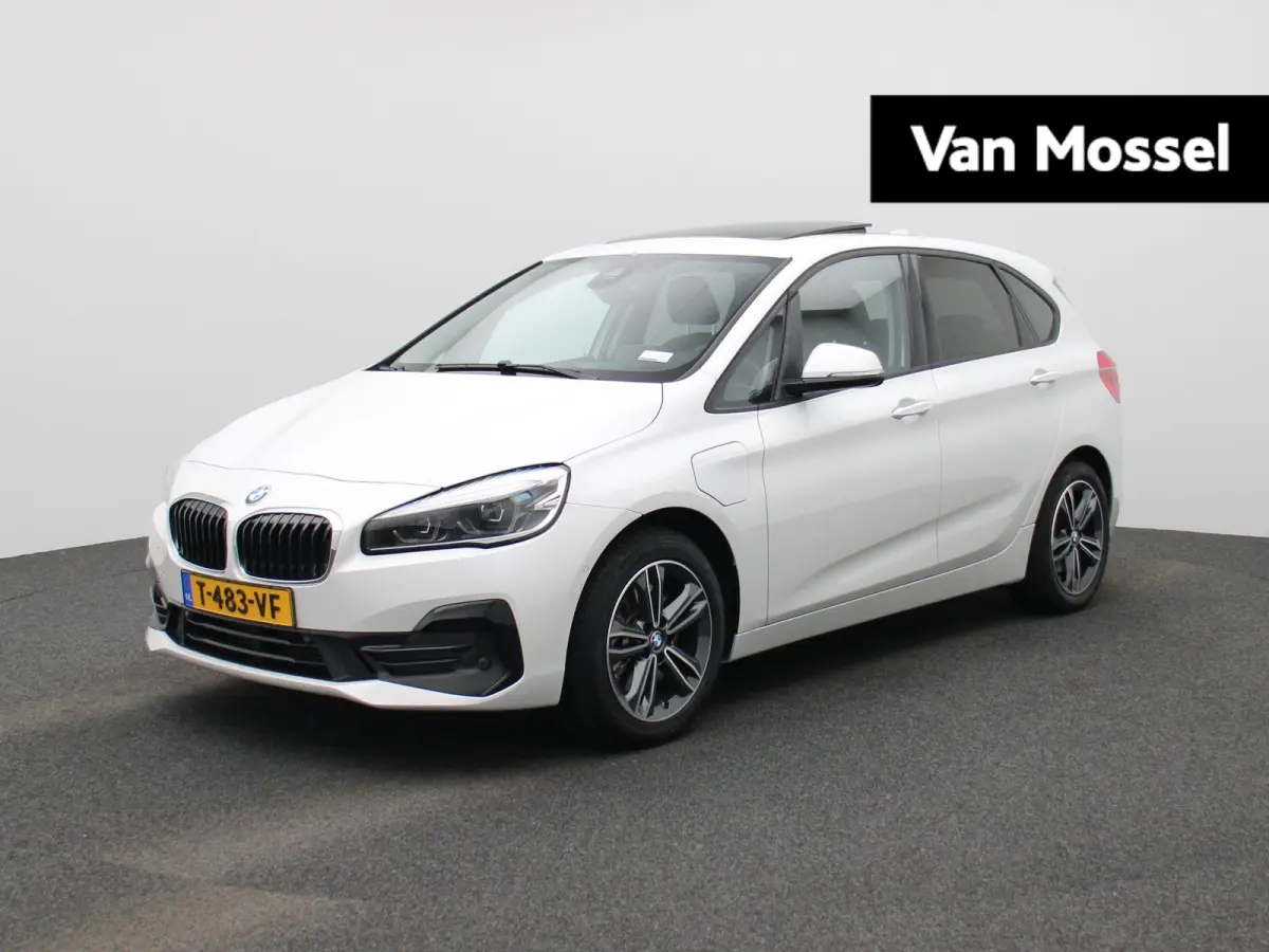 225xe iPerformance High Executive | PANORAMADAK | ELEKTRISCHE STOELEN | ACHTERUITRIJCAMERA | PARKEERSENSOREN | HEAD-UP DISPLAY | CRUISE CONTROL | ELEKTRISCHE ACHTERKLEP |