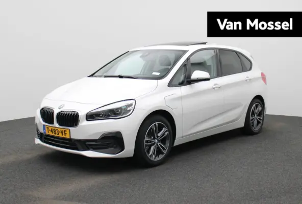 225xe iPerformance High Executive | PANORAMADAK | ELEKTRISCHE STOELEN | ACHTERUITRIJCAMERA | PARKEERSENSOREN | HEAD-UP DISPLAY | CRUISE CONTROL | ELEKTRISCHE ACHTERKLEP |