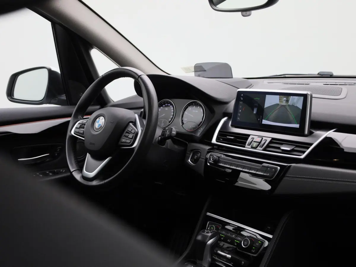 225xe iPerformance High Executive | PANORAMADAK | ELEKTRISCHE STOELEN | ACHTERUITRIJCAMERA | PARKEERSENSOREN | HEAD-UP DISPLAY | CRUISE CONTROL | ELEKTRISCHE ACHTERKLEP |