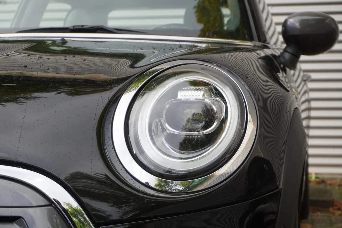 3-deurs | Trim XL | 17" LM Cosmos Spoke zwart | Glazen panoramadak | Harman Kardon HiFi Sound system | MINI Head-Up Display