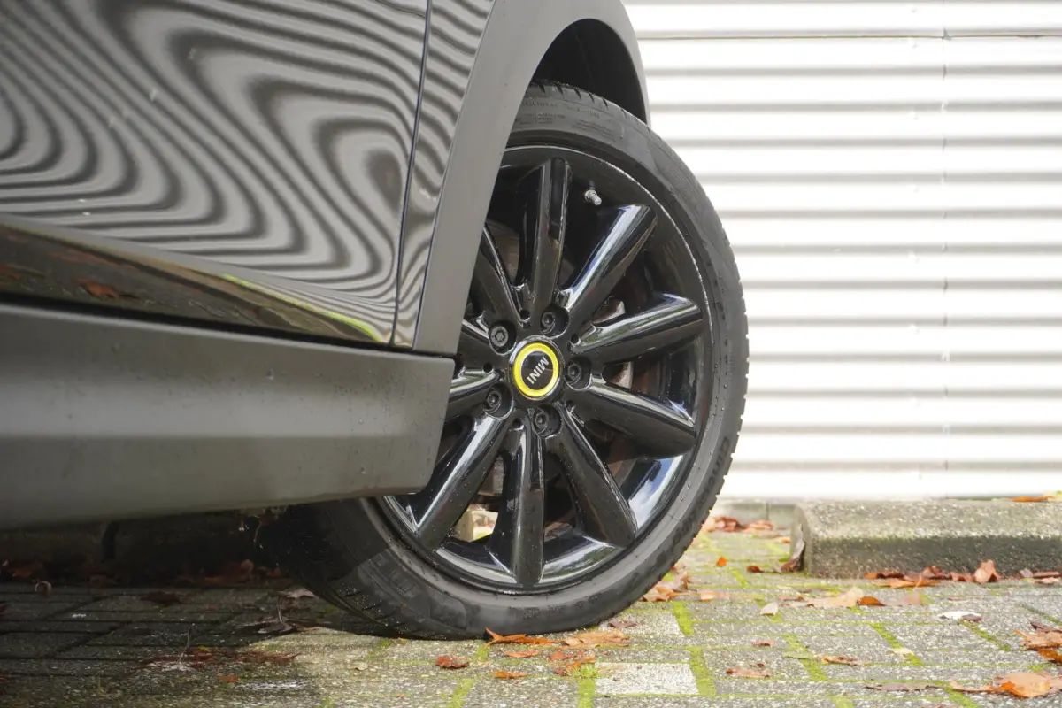 3-deurs | Trim XL | 17" LM Cosmos Spoke zwart | Glazen panoramadak | Harman Kardon HiFi Sound system | MINI Head-Up Display