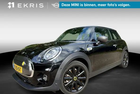 3-deurs | Trim XL | 17" LM Cosmos Spoke zwart | Glazen panoramadak | Harman Kardon HiFi Sound system | MINI Head-Up Display