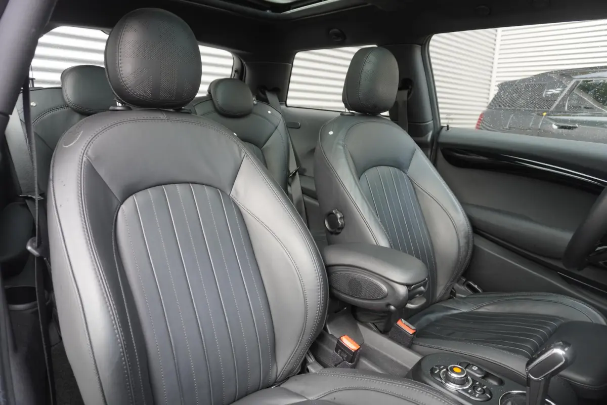 3-deurs | Trim XL | 17" LM Cosmos Spoke zwart | Glazen panoramadak | Harman Kardon HiFi Sound system | MINI Head-Up Display