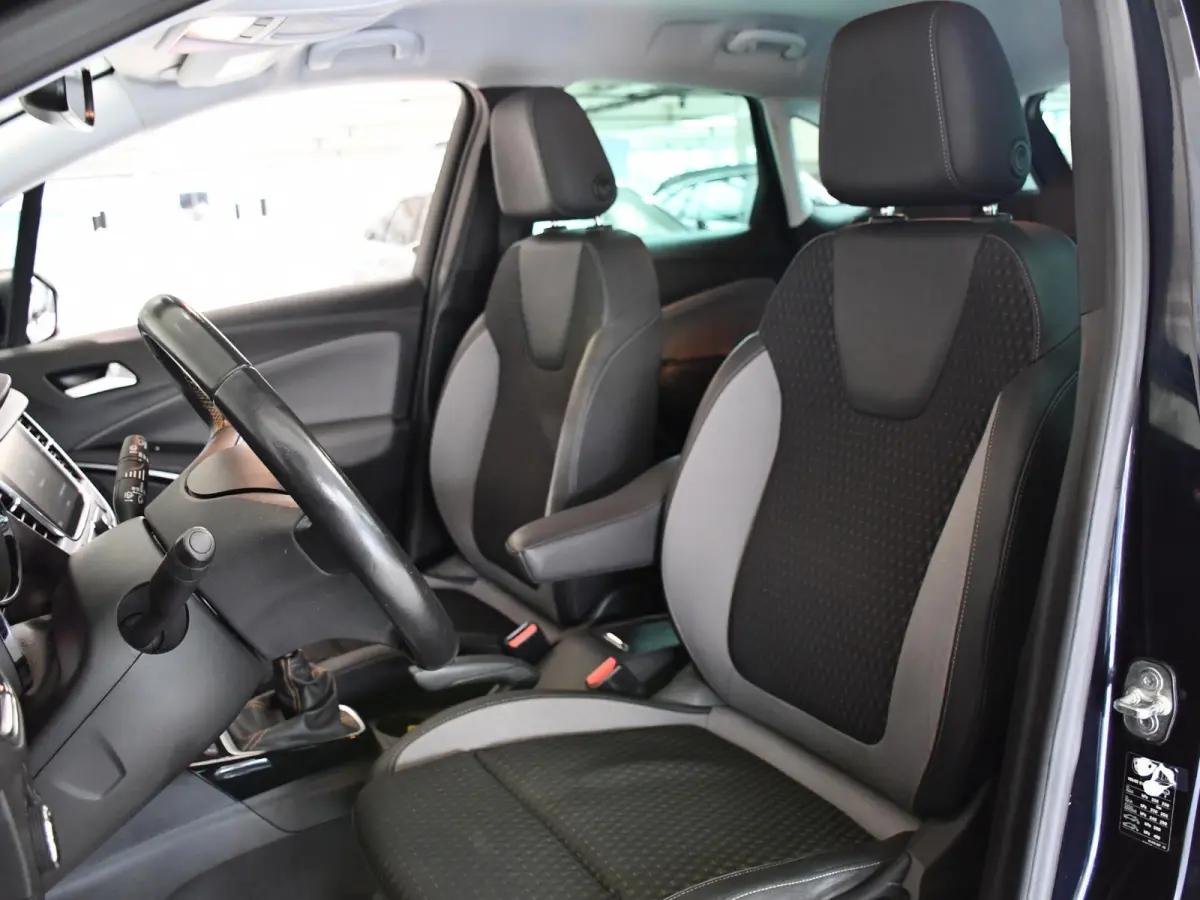 1.2 Turbo Innovation | Navigatie | Climate Control | Keyless Entry |