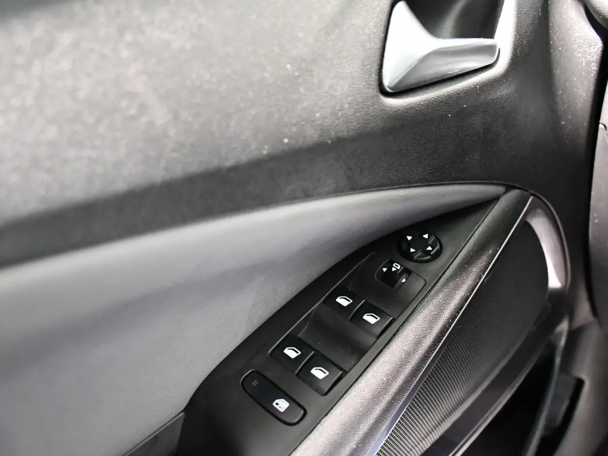 1.2 Turbo Innovation | Navigatie | Climate Control | Keyless Entry |