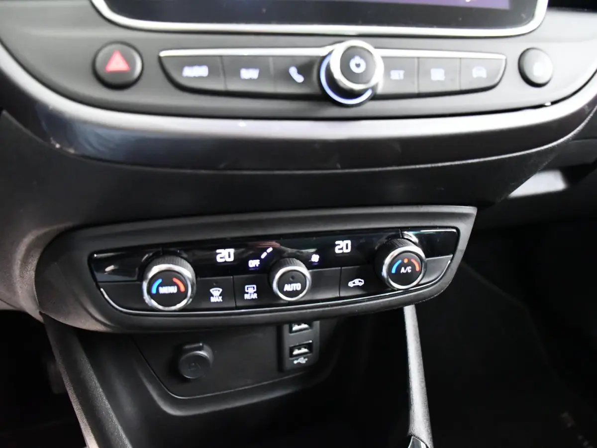 1.2 Turbo Innovation | Navigatie | Climate Control | Keyless Entry |