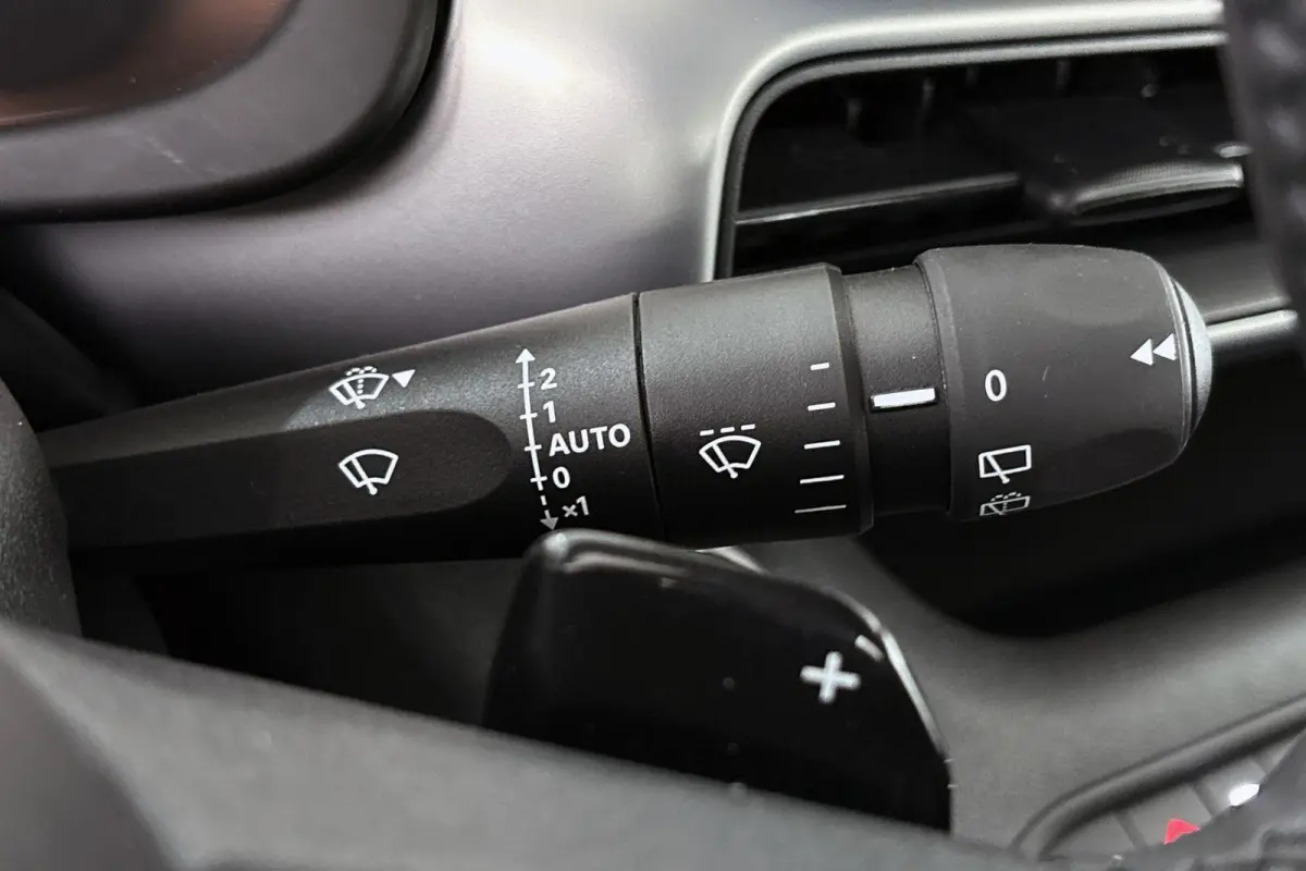 1.2 e-Hybrid Altitude Camera Apple CarPlay Climate Control