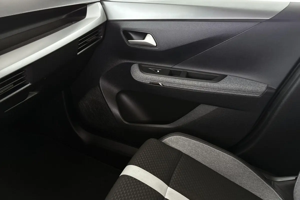 1.2 Turbo Hybrid GS Camera Apple CarPlay Clima