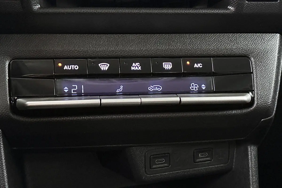 1.2 Turbo Hybrid GS Camera Apple CarPlay Clima