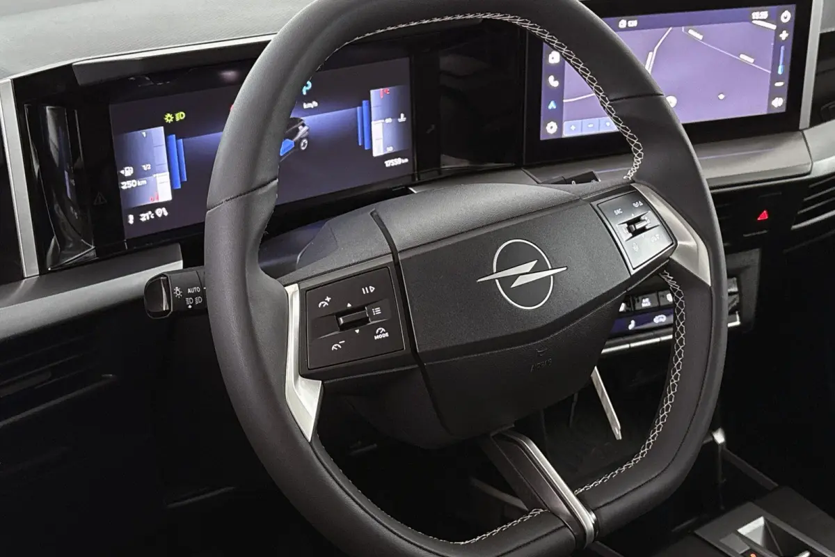 1.2 Turbo Hybrid GS Camera Apple CarPlay Clima