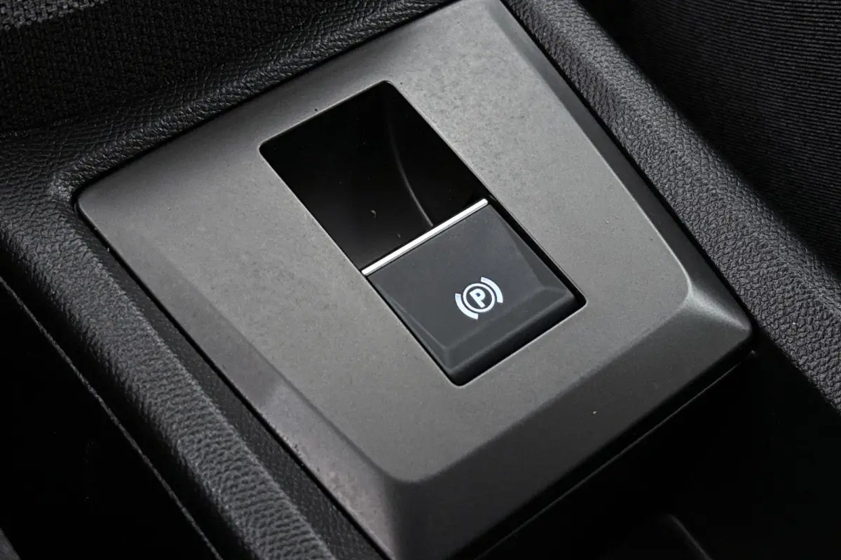 1.2 Turbo Hybrid GS Camera Apple CarPlay Clima
