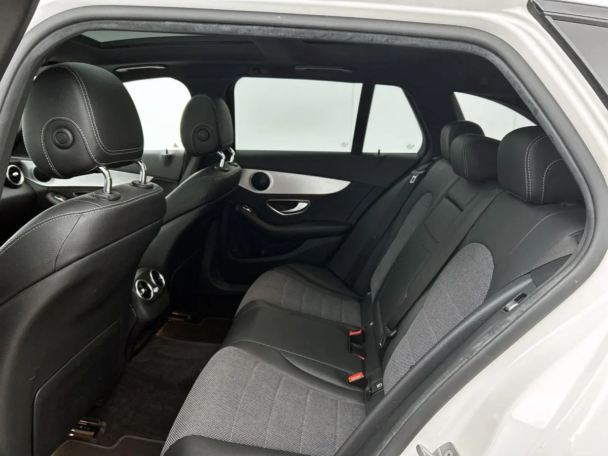 180 Sport Edition Premium Plus AMG Styling | Automaat | Panoramadak | Achteruitrijcamera | Stoelverwarming | Trekhaak |