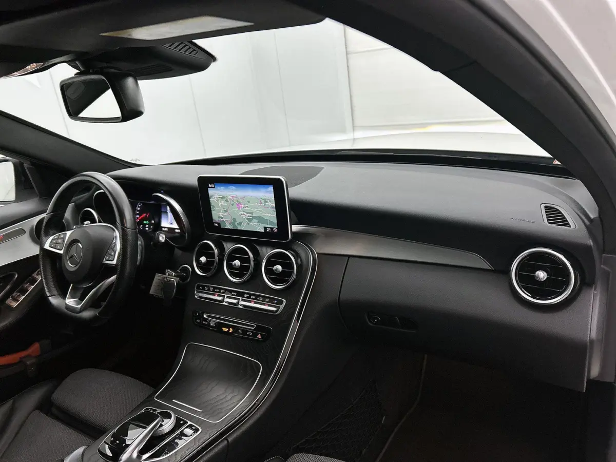 180 Sport Edition Premium Plus AMG Styling | Automaat | Panoramadak | Achteruitrijcamera | Stoelverwarming | Trekhaak |