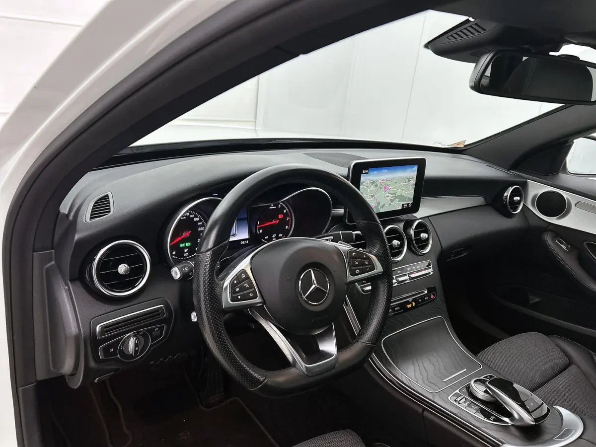 180 Sport Edition Premium Plus AMG Styling | Automaat | Panoramadak | Achteruitrijcamera | Stoelverwarming | Trekhaak |