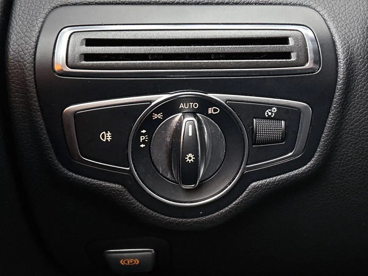 180 Sport Edition Premium Plus AMG Styling | Automaat | Panoramadak | Achteruitrijcamera | Stoelverwarming | Trekhaak |