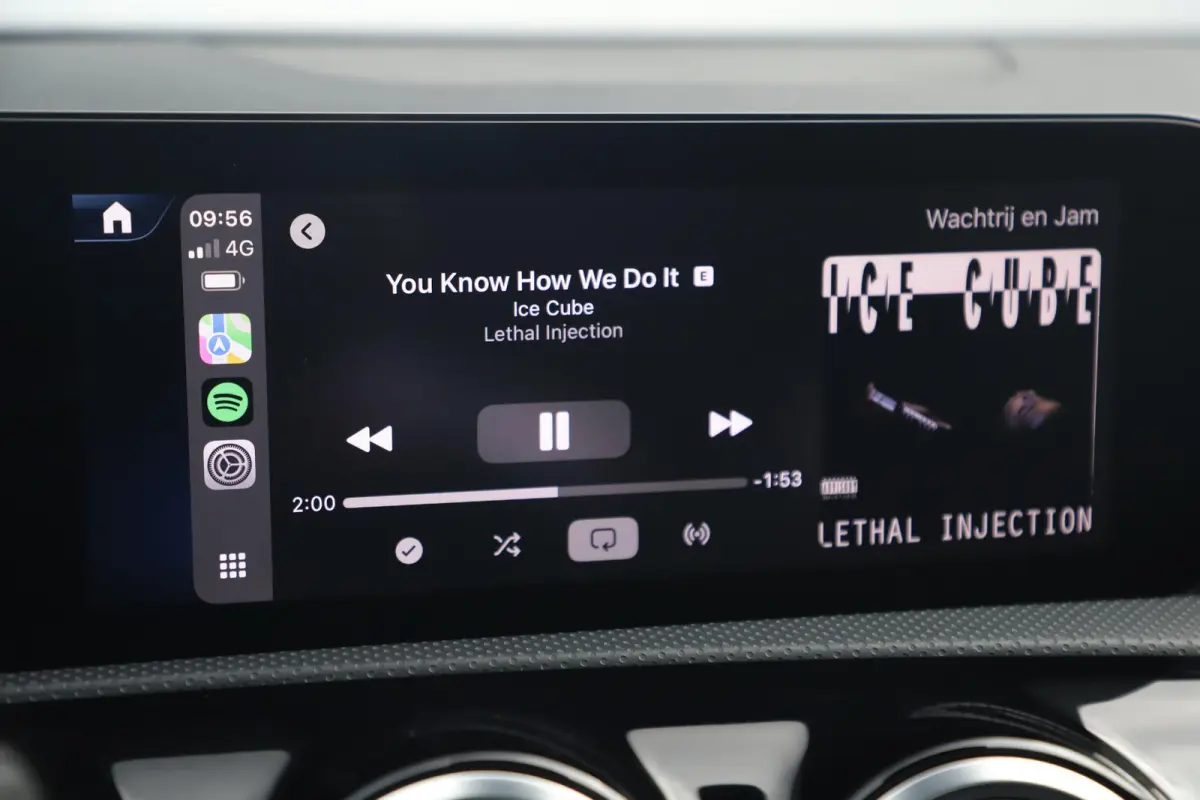 180 AMG Line Night Pakket Automaat Panoramadak 19 inch Keyless Sfeerverlichting Burmester Carplay Navigatie Camera Half Leder Stoelverwarming NAP! Dealer onderhouden!