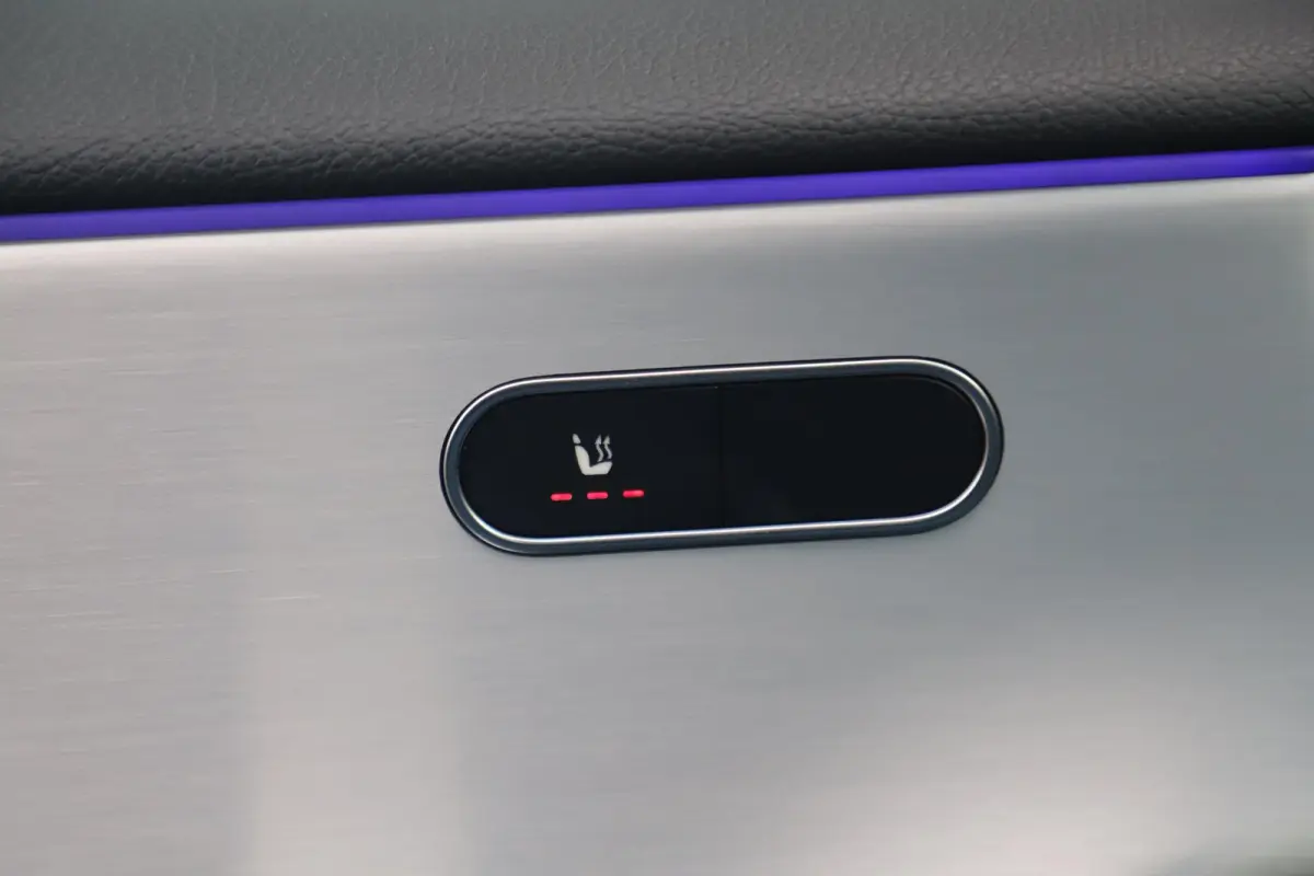 180 AMG Line Night Pakket Automaat Panoramadak 19 inch Keyless Sfeerverlichting Burmester Carplay Navigatie Camera Half Leder Stoelverwarming NAP! Dealer onderhouden!
