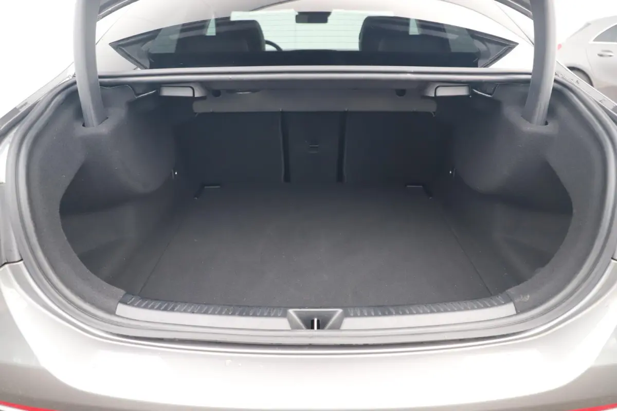 180 AMG Line Night Pakket Automaat Panoramadak 19 inch Keyless Sfeerverlichting Burmester Carplay Navigatie Camera Half Leder Stoelverwarming NAP! Dealer onderhouden!