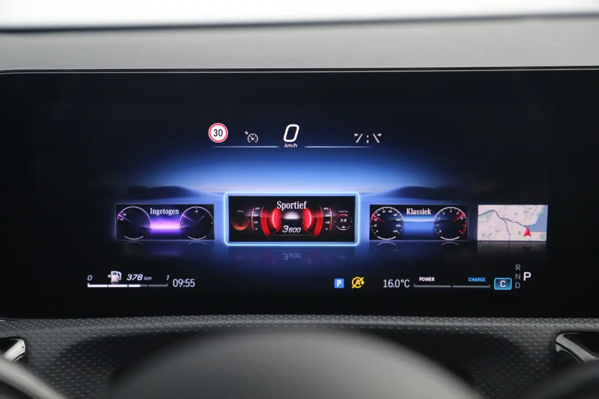 180 AMG Line Night Pakket Automaat Panoramadak 19 inch Keyless Sfeerverlichting Burmester Carplay Navigatie Camera Half Leder Stoelverwarming NAP! Dealer onderhouden!