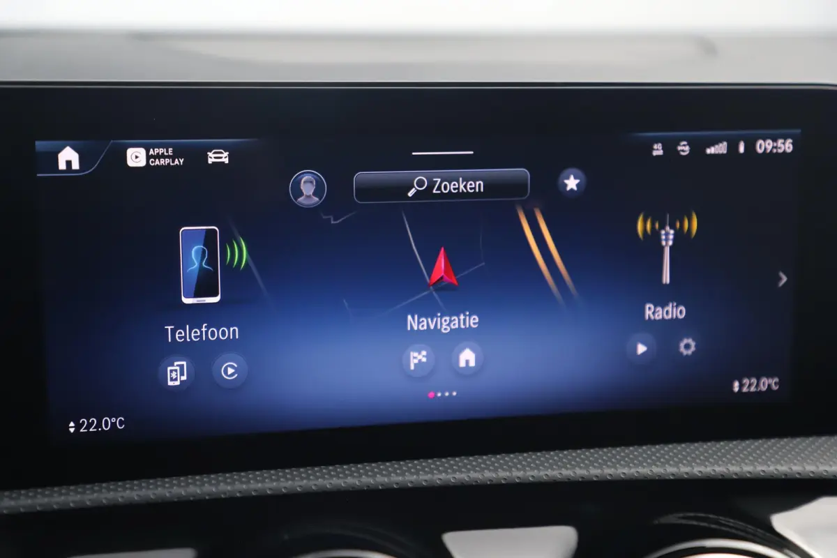 180 AMG Line Night Pakket Automaat Panoramadak 19 inch Keyless Sfeerverlichting Burmester Carplay Navigatie Camera Half Leder Stoelverwarming NAP! Dealer onderhouden!
