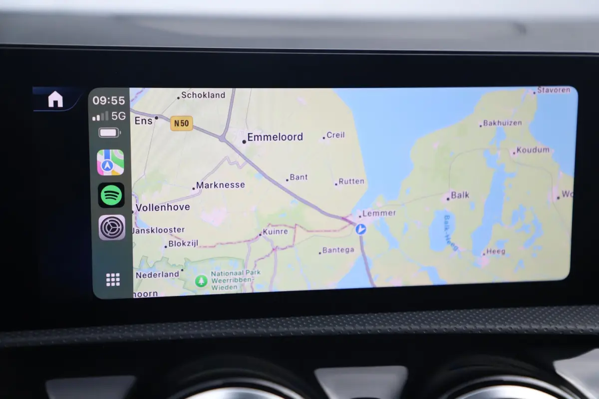 180 AMG Line Night Pakket Automaat Panoramadak 19 inch Keyless Sfeerverlichting Burmester Carplay Navigatie Camera Half Leder Stoelverwarming NAP! Dealer onderhouden!