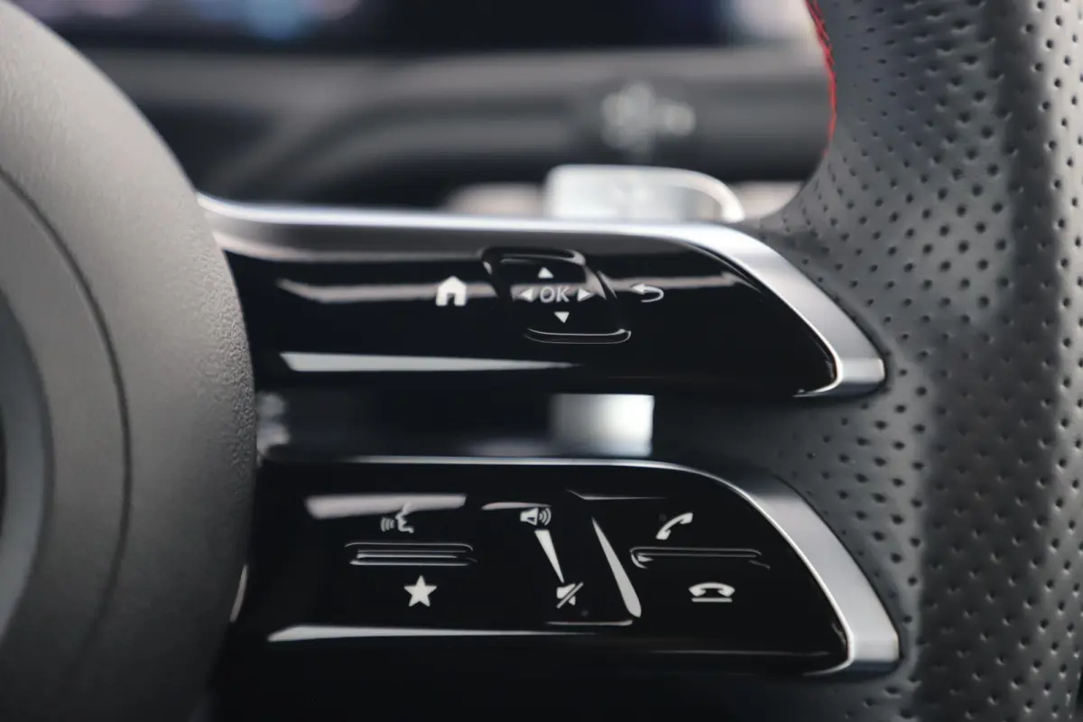 180 AMG Line Night Pakket Automaat Panoramadak 19 inch Keyless Sfeerverlichting Burmester Carplay Navigatie Camera Half Leder Stoelverwarming NAP! Dealer onderhouden!