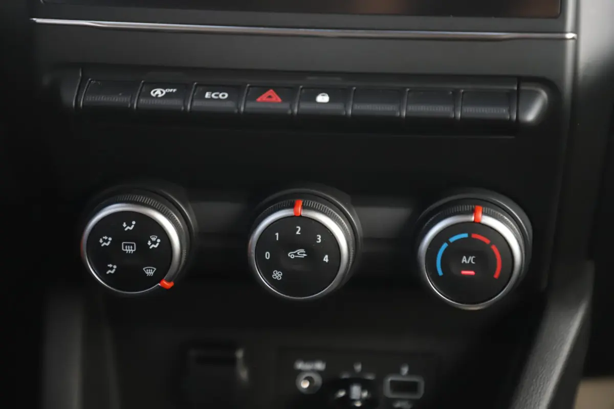 1.0 TCe 90 Equilibre Navigatie Carplay Android Climate Cruise Control Rijstrooksensor Parkeersensor All-season banden!