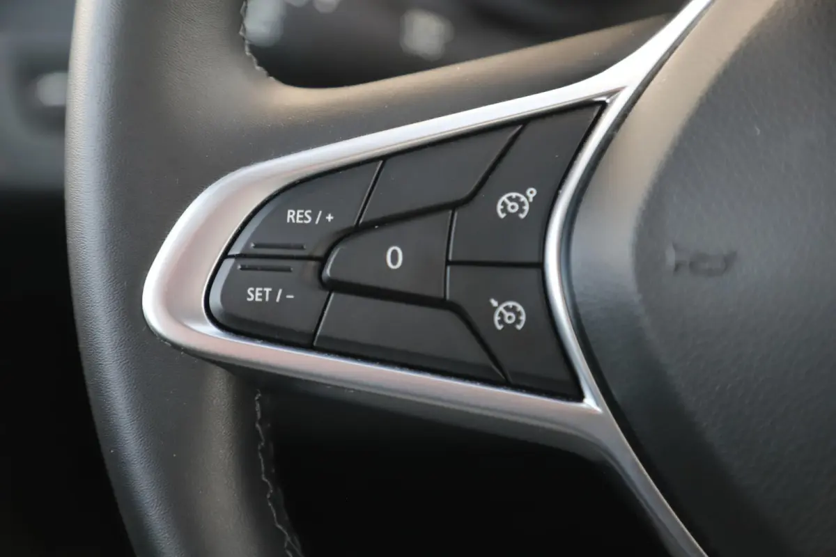 1.0 TCe 90 Equilibre Navigatie Carplay Android Climate Cruise Control Rijstrooksensor Parkeersensor All-season banden!