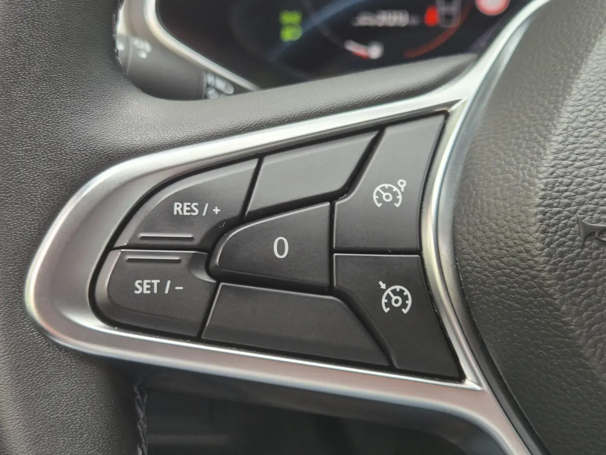 PHEV 1.6 E-Tech Plug-in Hybrid 160 Intens | Trekhaak | Navigatie | Climate Control | Cruise Control | Parkeersensoren + Camera | Licht metalen velgen