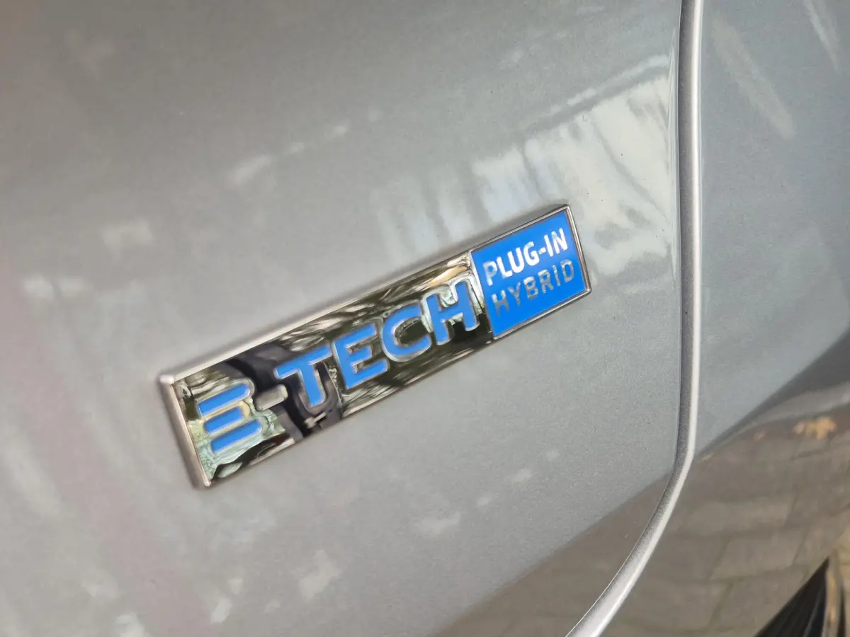PHEV 1.6 E-Tech Plug-in Hybrid 160 Intens | Trekhaak | Navigatie | Climate Control | Cruise Control | Parkeersensoren + Camera | Licht metalen velgen