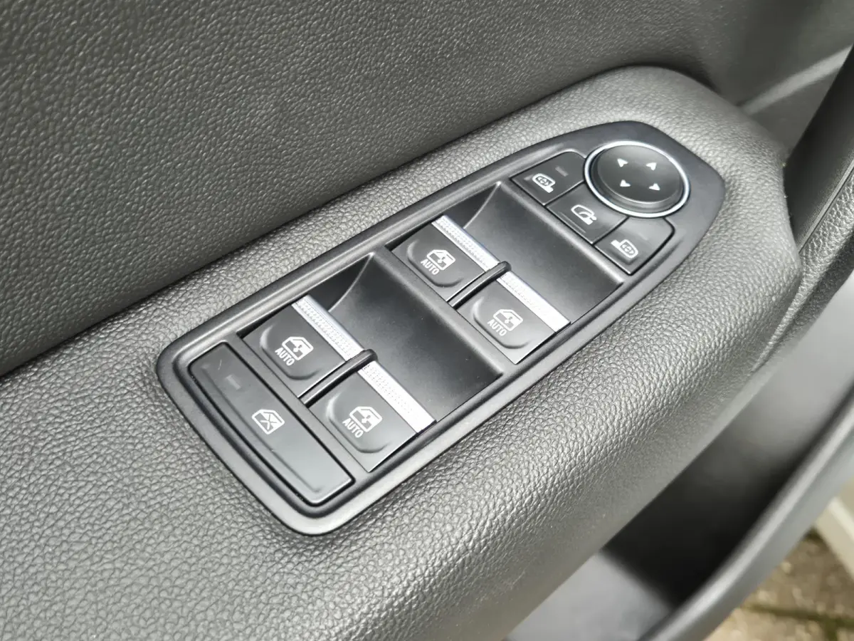 PHEV 1.6 E-Tech Plug-in Hybrid 160 Intens | Trekhaak | Navigatie | Climate Control | Cruise Control | Parkeersensoren + Camera | Licht metalen velgen