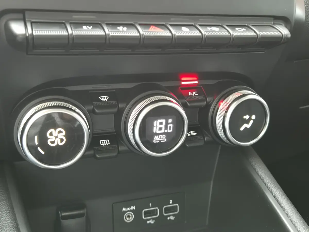 PHEV 1.6 E-Tech Plug-in Hybrid 160 Intens | Trekhaak | Navigatie | Climate Control | Cruise Control | Parkeersensoren + Camera | Licht metalen velgen
