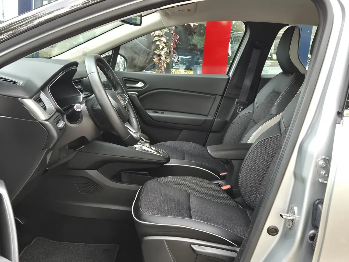 PHEV 1.6 E-Tech Plug-in Hybrid 160 Intens | Trekhaak | Navigatie | Climate Control | Cruise Control | Parkeersensoren + Camera | Licht metalen velgen