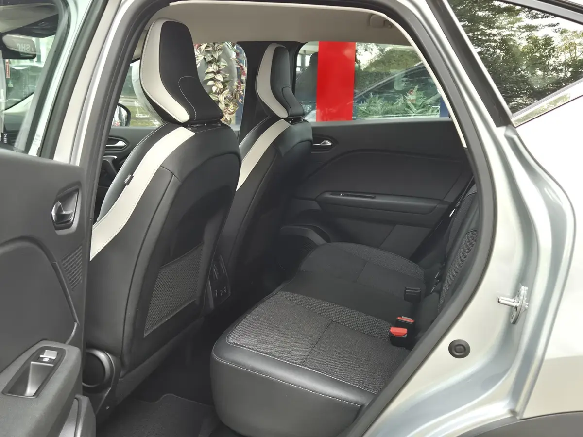 PHEV 1.6 E-Tech Plug-in Hybrid 160 Intens | Trekhaak | Navigatie | Climate Control | Cruise Control | Parkeersensoren + Camera | Licht metalen velgen