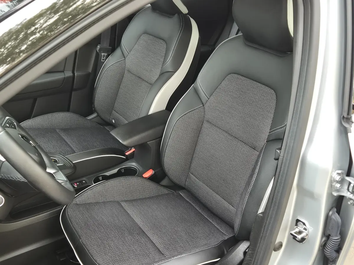 PHEV 1.6 E-Tech Plug-in Hybrid 160 Intens | Trekhaak | Navigatie | Climate Control | Cruise Control | Parkeersensoren + Camera | Licht metalen velgen