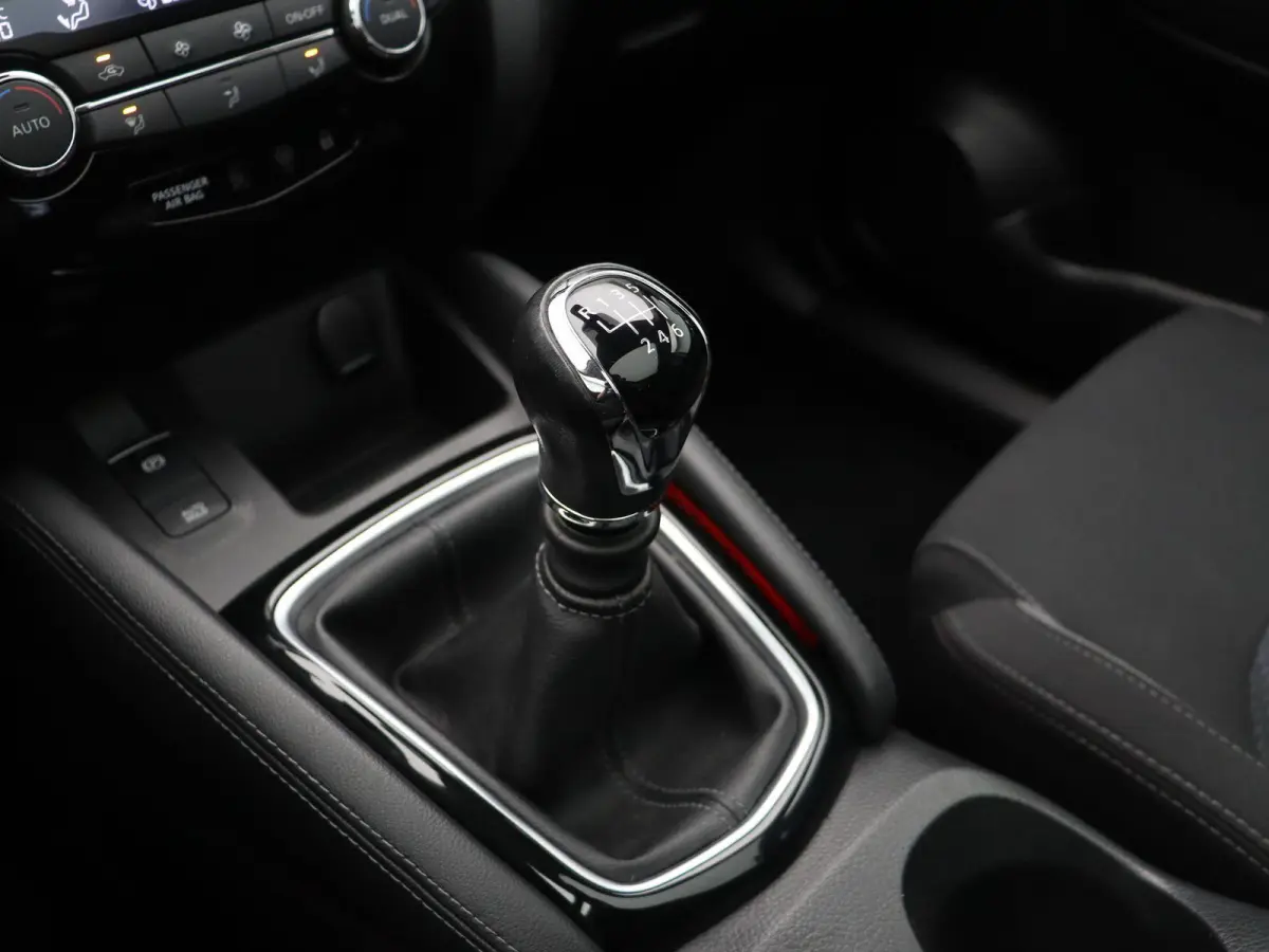 158pk DIG-T N-Connecta | Panorama dak | Trekhaak | Climate Control | Cruise Control |