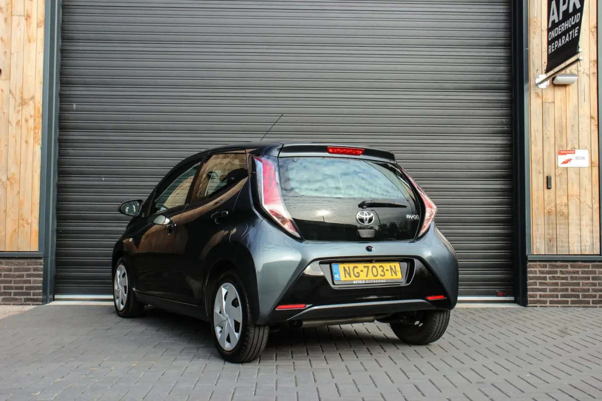1.0 VVT-i x-play Airco/Bluetooth/Camera/NAP