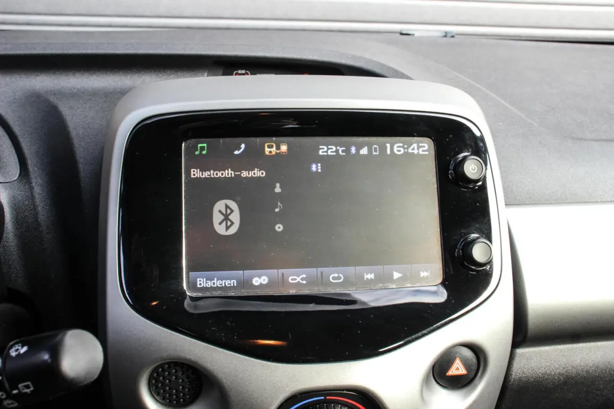 1.0 VVT-i x-play Airco/Bluetooth/Camera/NAP