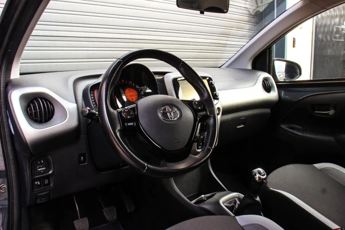 1.0 VVT-i x-play Airco/Bluetooth/Camera/NAP