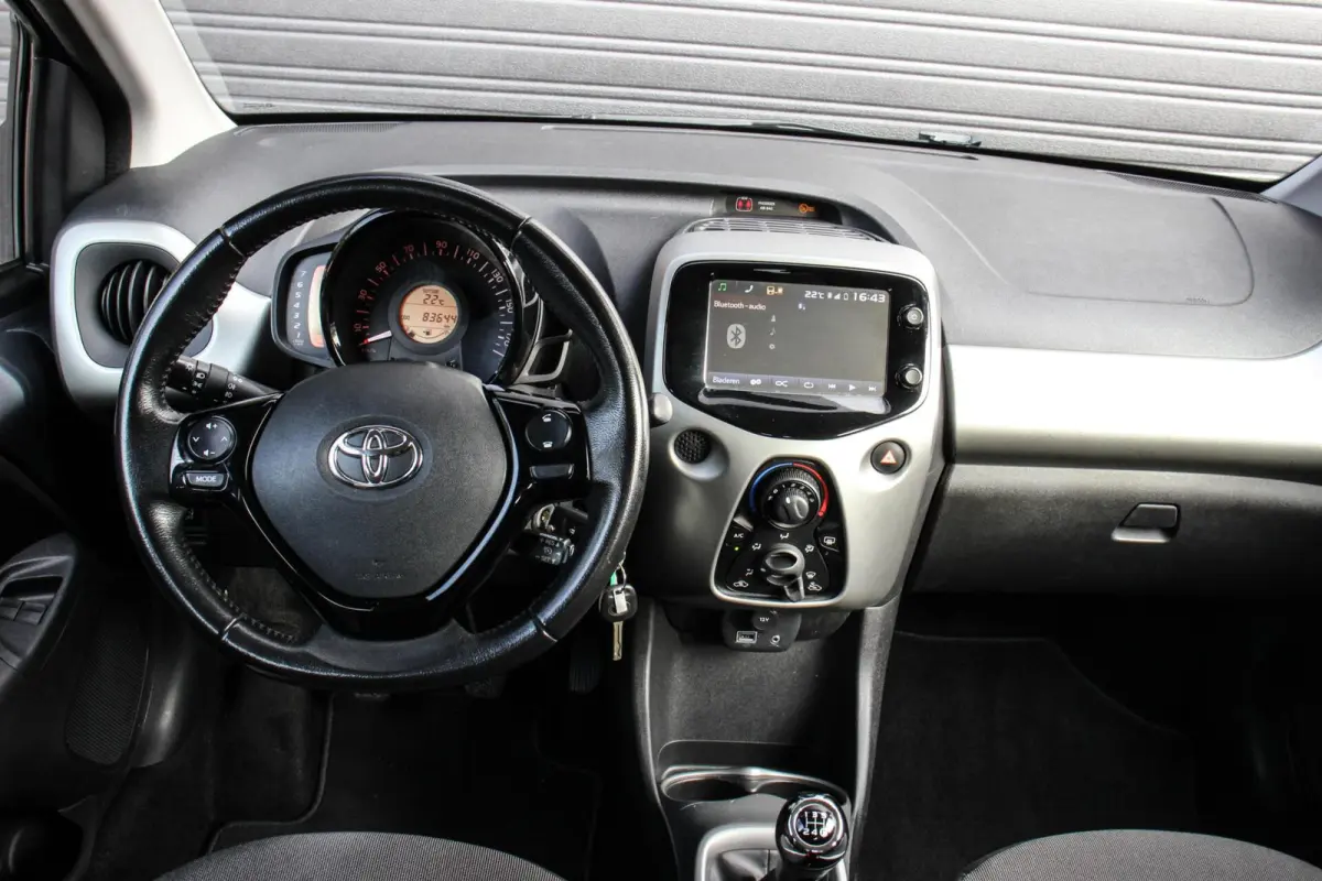 1.0 VVT-i x-play Airco/Bluetooth/Camera/NAP