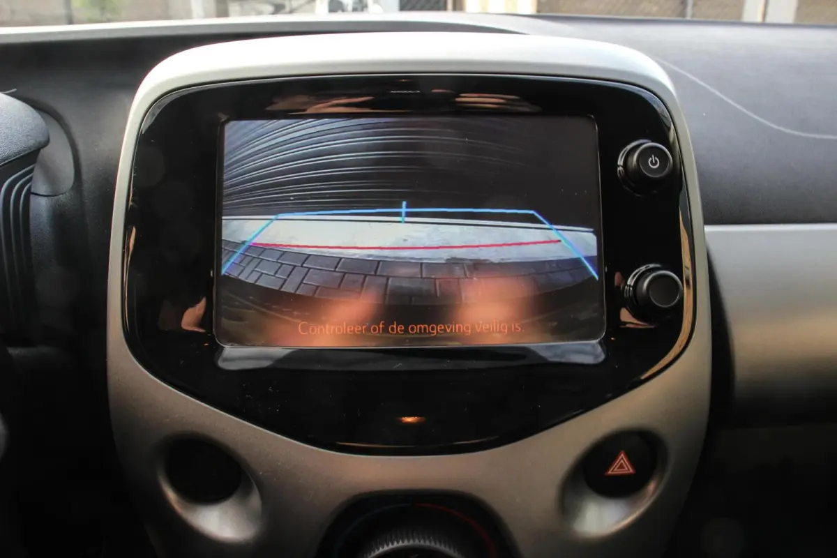 1.0 VVT-i x-play Airco/Bluetooth/Camera/NAP