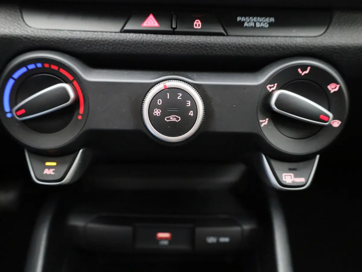 1.0 T-GDi MHEV ComfortLine | APPLE CARPLAY - ANDROID AUTO | AIRCO | MULTIFUNCTIONEEL STUURWIEL |