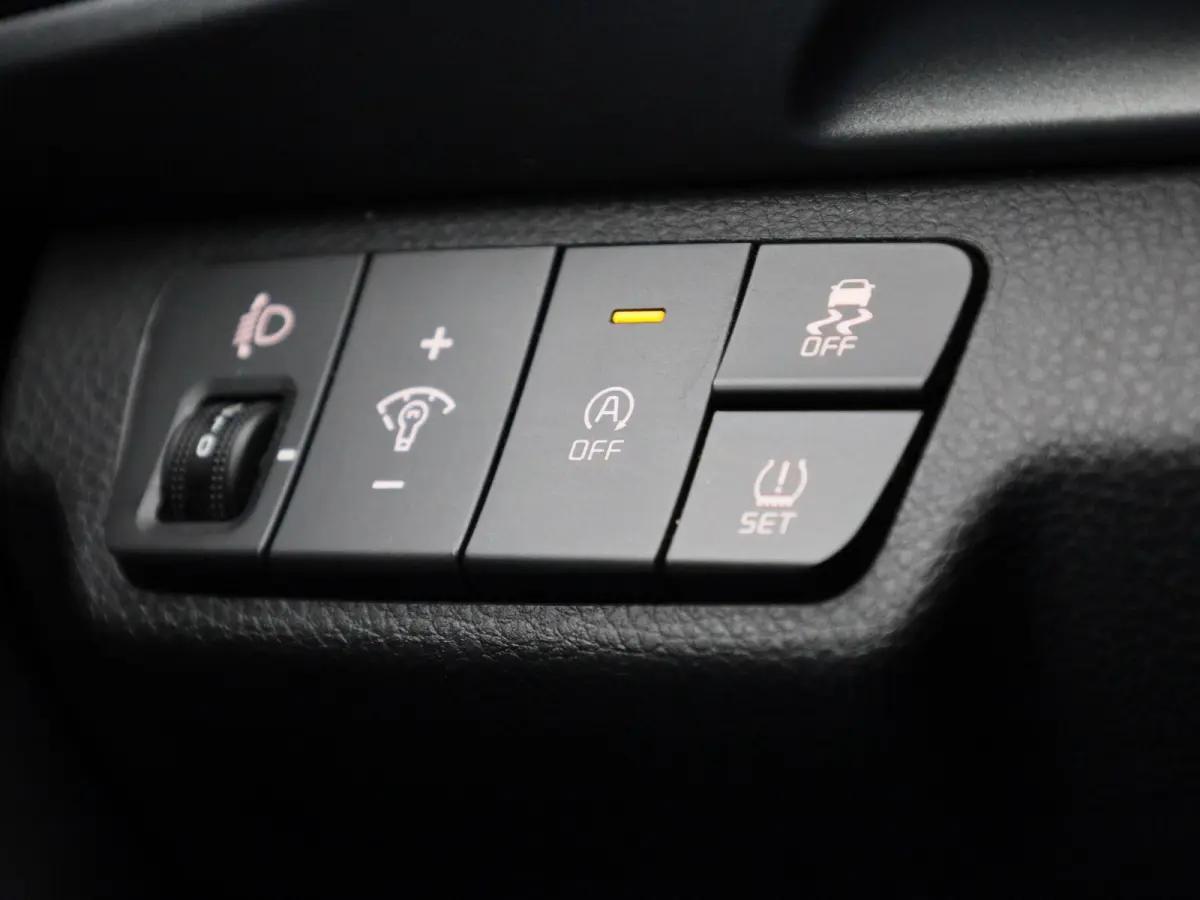 1.0 T-GDi MHEV ComfortLine | APPLE CARPLAY - ANDROID AUTO | AIRCO | MULTIFUNCTIONEEL STUURWIEL |
