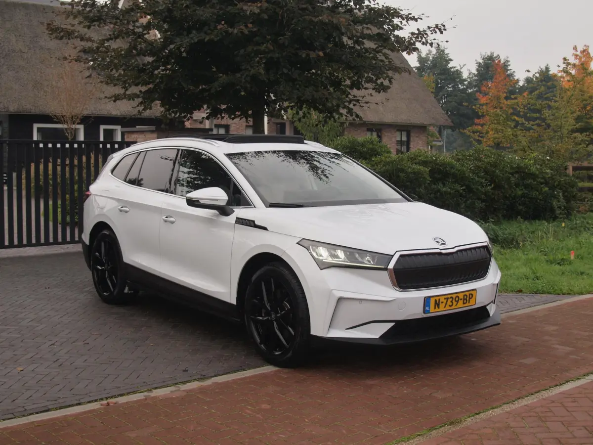 80 | SOH 91% | Panoramadak | Trekhaak | Camera | Sfeerverlichting | Apple Carplay | NL-Auto |