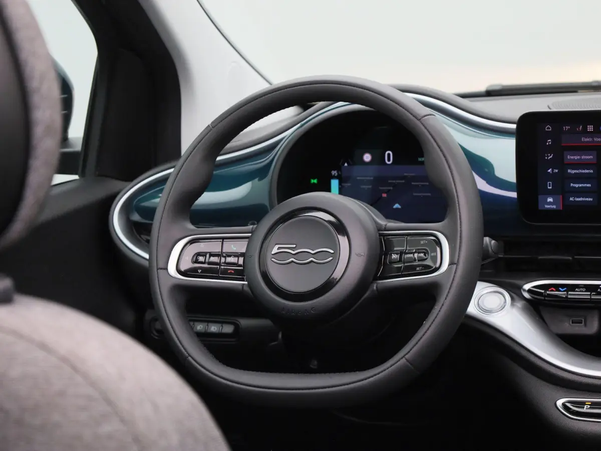C 500e 42 kWh Icon | SOH 94.5% | ACHTERUITRIJCAMERA | APPLE CARPLAY - ANDROID AUTO | STOELVERWARMING | CRUISE CONTROL | CLIMATE CONTROL |
