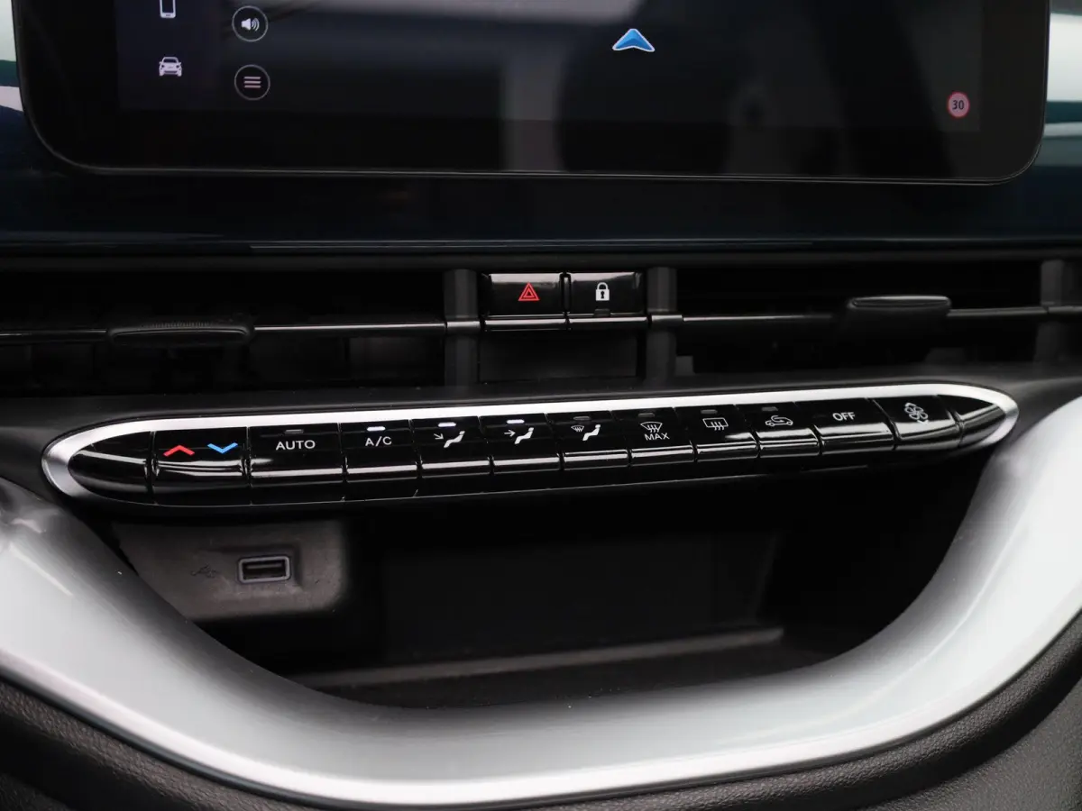 C 500e 42 kWh Icon | SOH 94.5% | ACHTERUITRIJCAMERA | APPLE CARPLAY - ANDROID AUTO | STOELVERWARMING | CRUISE CONTROL | CLIMATE CONTROL |