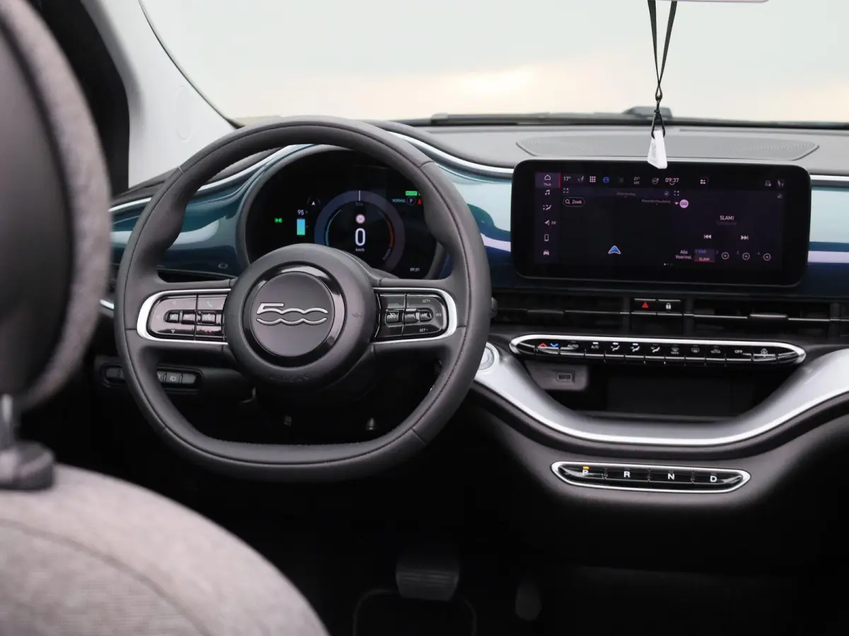 C 500e 42 kWh Icon | SOH 94.5% | ACHTERUITRIJCAMERA | APPLE CARPLAY - ANDROID AUTO | STOELVERWARMING | CRUISE CONTROL | CLIMATE CONTROL |