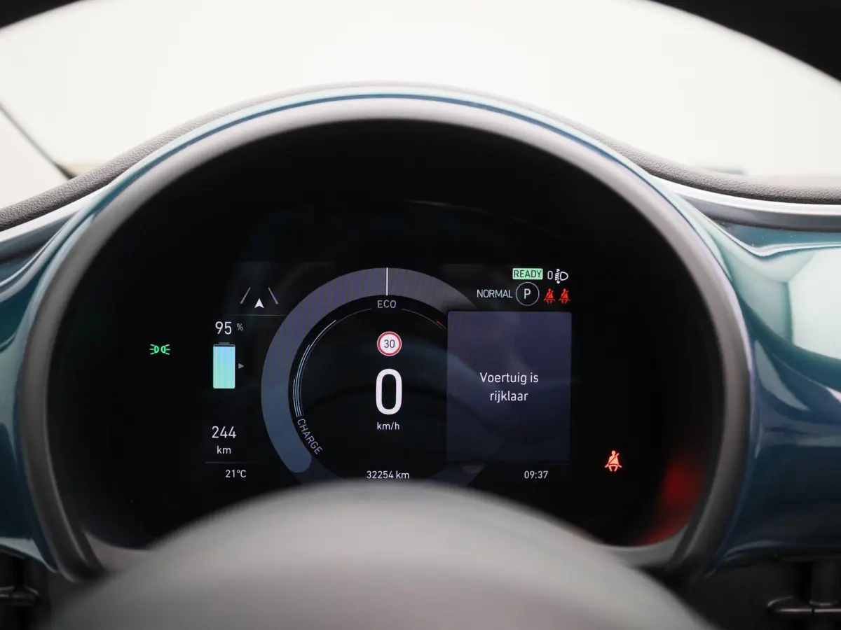 C 500e 42 kWh Icon | SOH 94.5% | ACHTERUITRIJCAMERA | APPLE CARPLAY - ANDROID AUTO | STOELVERWARMING | CRUISE CONTROL | CLIMATE CONTROL |